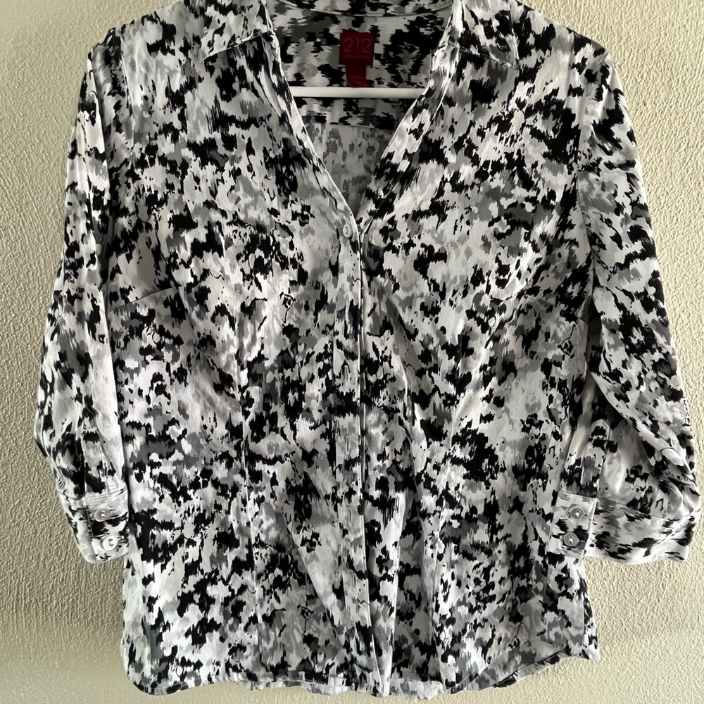 212 Collection, size Medium, black and white